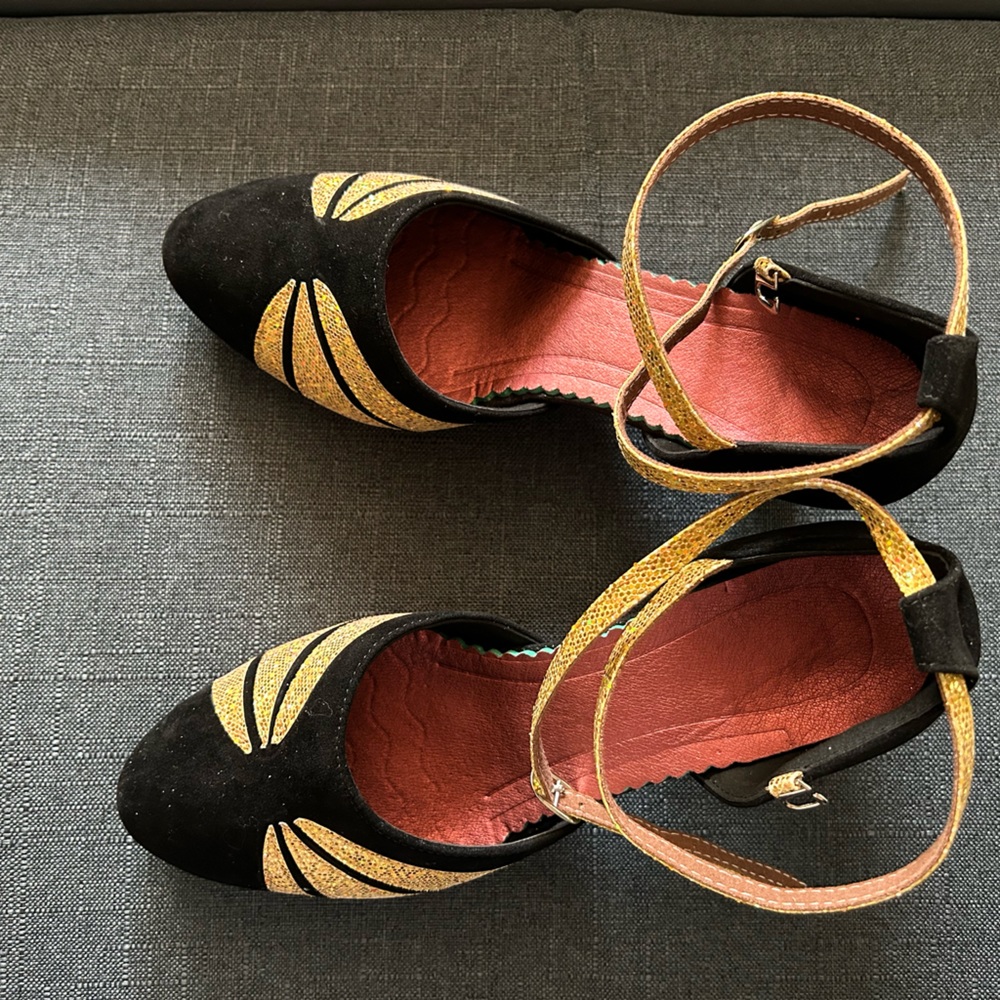 Black and gold dancing shoes NWOT